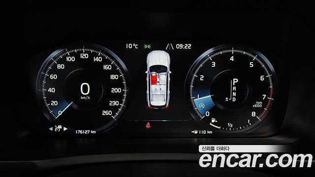 Volvo XC90 2018 — ფოტო 8/20