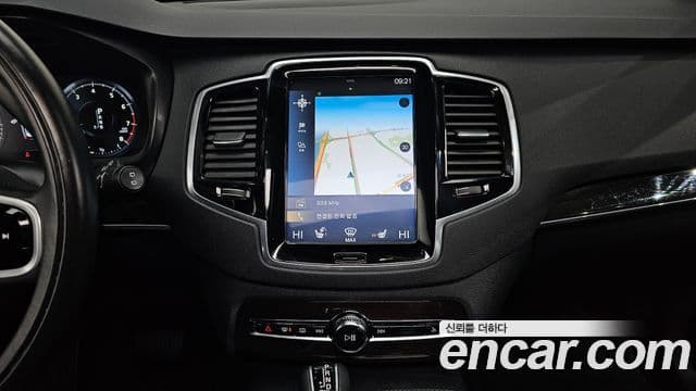 Volvo XC90 2018 — ფოტო 14/20