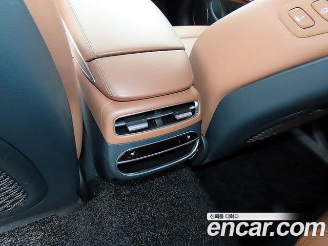 Genesis GV70 2022 — ფოტო 17/20