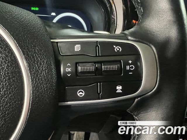 Kia K5 2023 — ფოტო 8/20