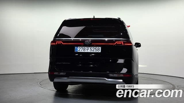 Kia Carnival 2021 — фото 4 из 20