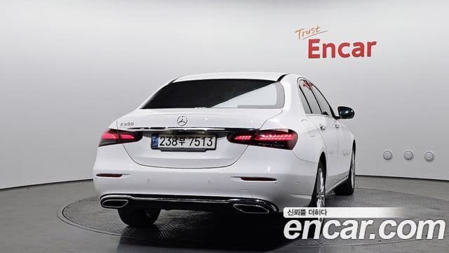 Mercedes-Benz E-Class 2021 — фото 4 из 20