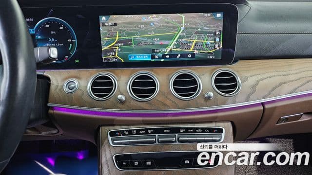 Mercedes-Benz E-Class 2021 — фото 17 из 20