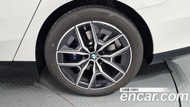 BMW 5 Series 2025 — ფოტო 4/20