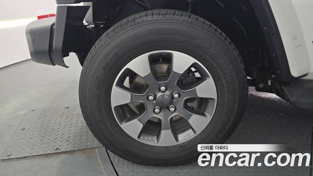 Jeep Wrangler 2022 — ფოტო 5/20