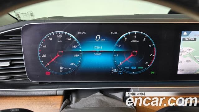 Mercedes-Benz GLE-Class 2020 — Photo 8/20