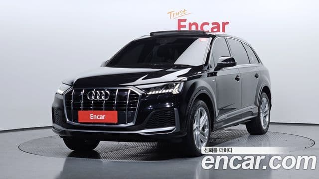 Audi Q7 2021 — ფოტო 1/20