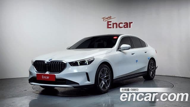 BMW 5 Series 2023 — ფოტო 1/20