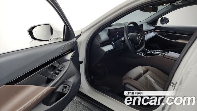 BMW 5 Series 2023 — ფოტო 10/20