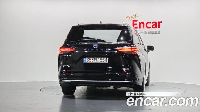 Toyota Sienna 2021 — ფოტო 11/20