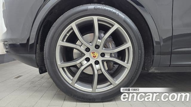 Porsche Cayenne 2022 — ფოტო 5/20