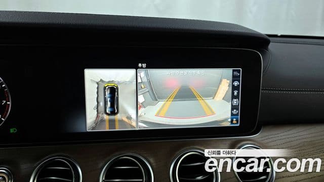 Mercedes-Benz E-Class 2018 — ფოტო 15/20