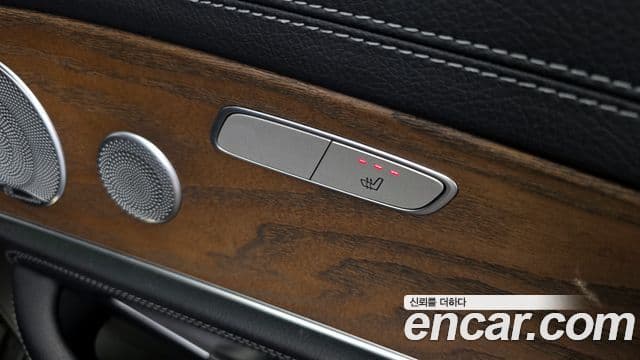 Mercedes-Benz E-Class 2018 — ფოტო 18/20