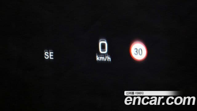 Mercedes-Benz E-Class 2018 — ფოტო 19/20