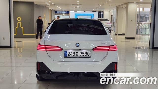 BMW 5 Series 2023 — Photo 9/20