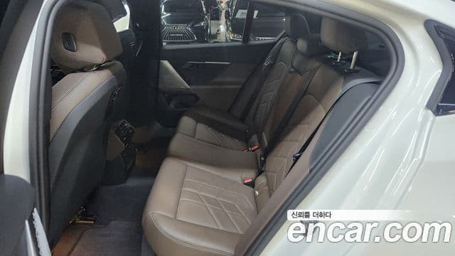 BMW 5 Series 2023 — Photo 8/20