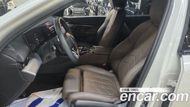 BMW 5 Series 2023 — Photo 17/20