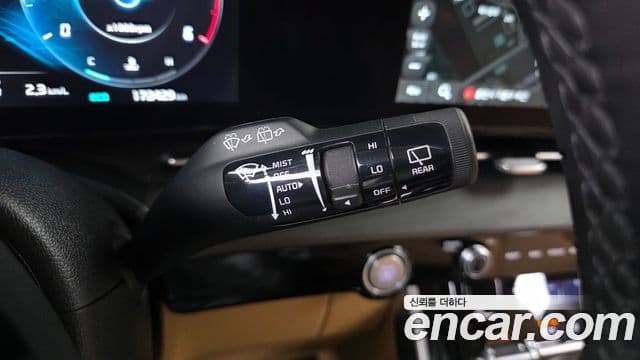 Kia Carnival 2023 — Şəkil 19/20