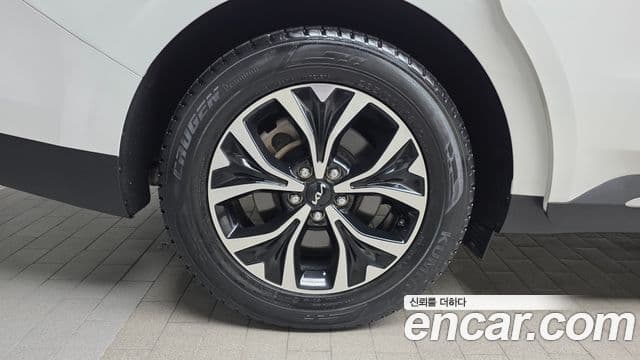 Kia Carnival 2022 — ფოტო 5/20
