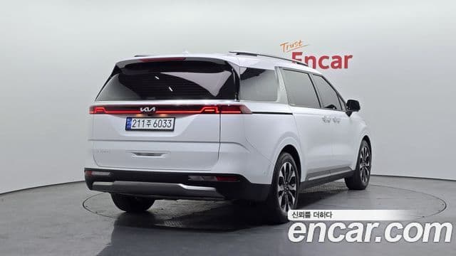 Kia Carnival 2023 — ფოტო 2/20
