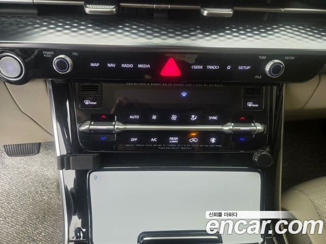Kia Carnival 2021 — фото 12 из 20