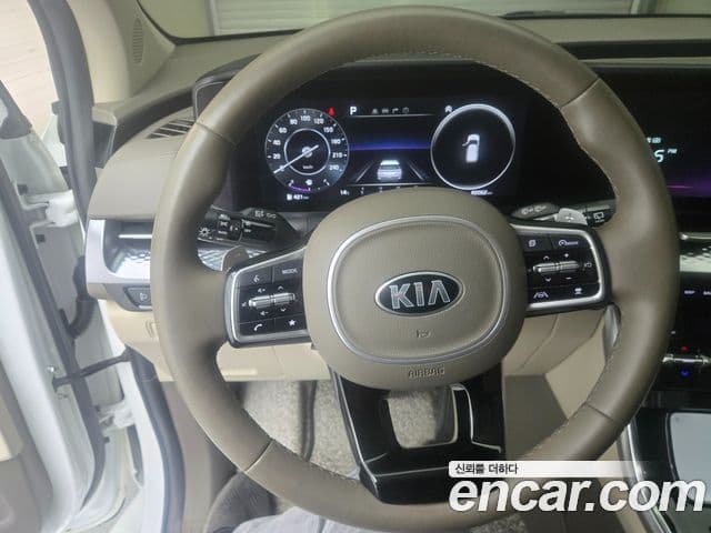 Kia Carnival 2021 — ფოტო 13/20