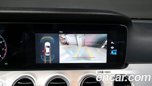 Mercedes-Benz E-Class 2021 — фото 15 из 20