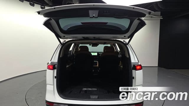 Kia Carnival 2021 — ფოტო 20/20