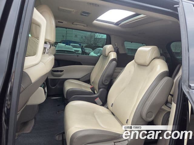 Kia Carnival 2023 — Şəkil 9/20
