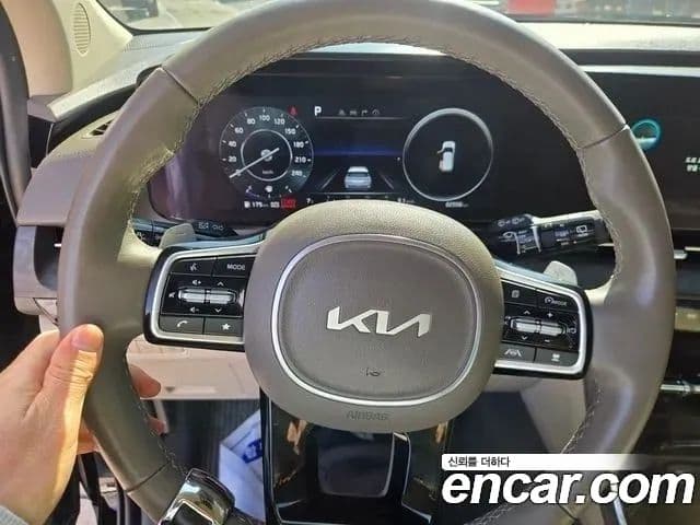 Kia Carnival 2023 — Şəkil 18/20