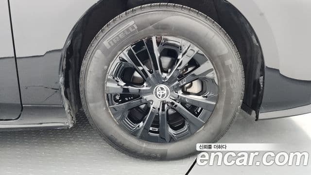Toyota Prius 2019 — Photo 7/20