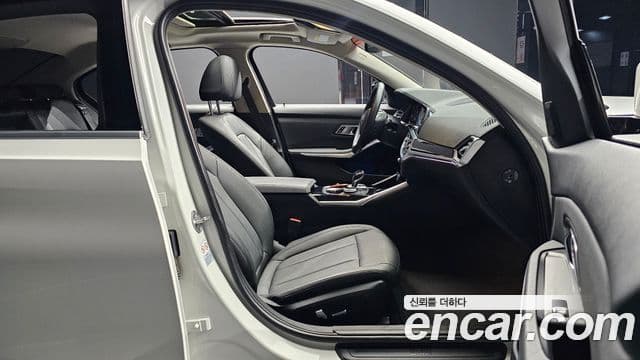 BMW 3 Series 2019 — Şəkil 8/20