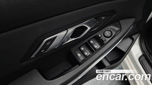 BMW 3 Series 2019 — Şəkil 16/20