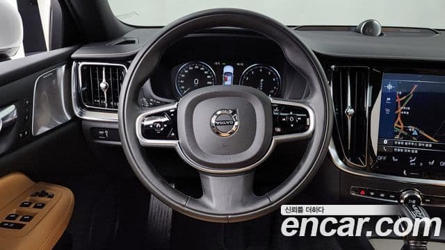 Volvo S60 2019 — фото 13 из 20