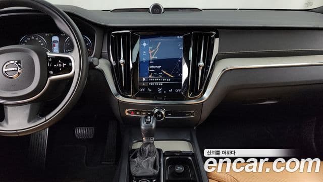 Volvo S60 2019 — фото 14 из 20