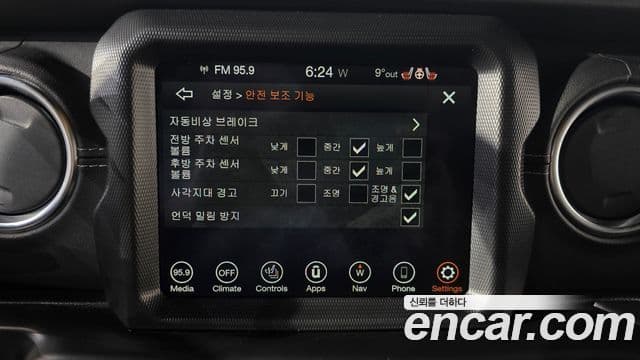 Jeep Wrangler 2022 — Şəkil 15/20
