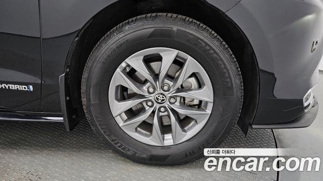 Toyota Sienna 2021 — Photo 1/20