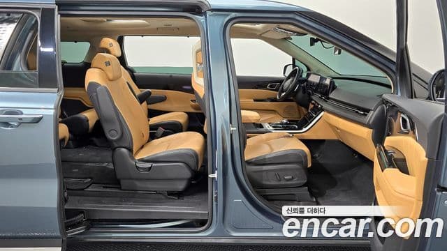Kia Carnival 2023 — фото 10 из 20