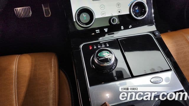 Land Rover Range Rover Velar 2018 — ფოტო 9/20