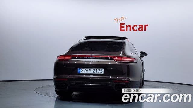 Porsche Panamera 2019 — ფოტო 4/20