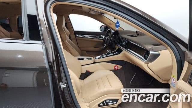 Porsche Panamera 2019 — ფოტო 11/20
