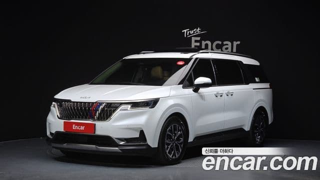 Kia Carnival 2023 — ფოტო 2/20