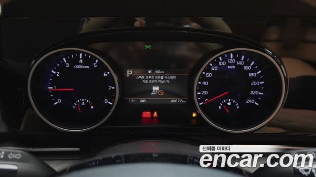 Kia Carnival 2023 — ფოტო 6/20