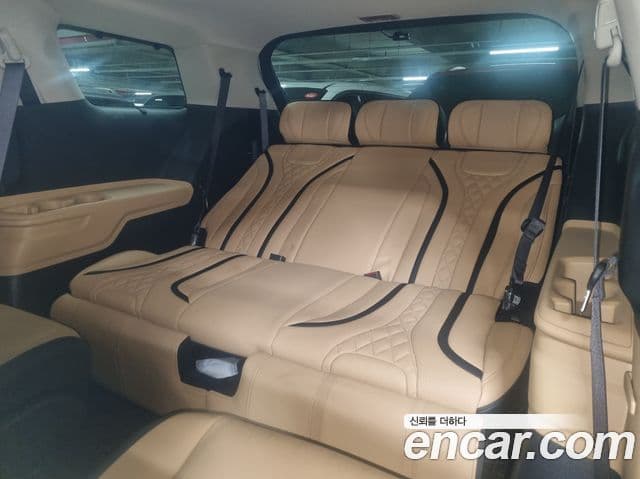 Kia Carnival 2023 — ფოტო 16/20