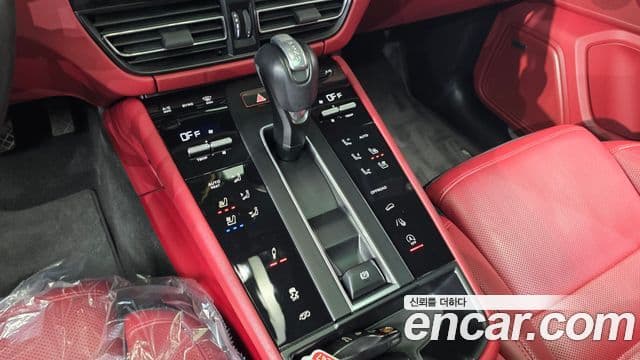 Porsche Macan 2022 — Photo 15/20