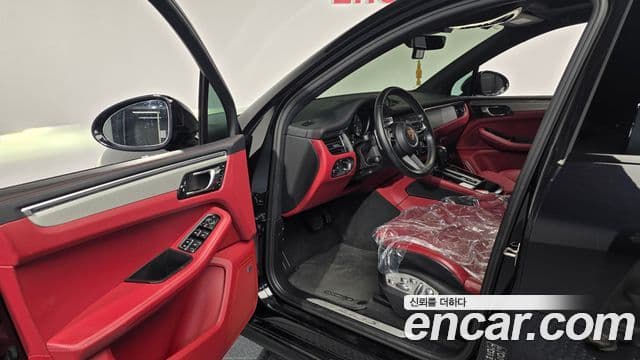 Porsche Macan 2022 — Photo 7/20