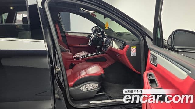 Porsche Macan 2022 — Photo 20/20
