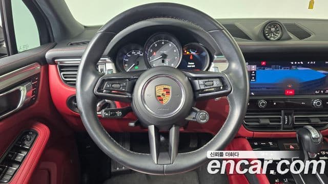 Porsche Macan 2022 — Photo 19/20