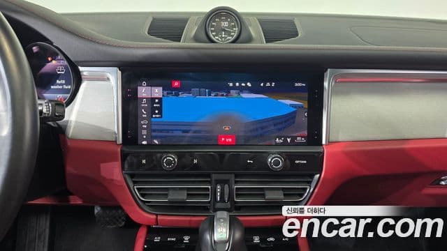 Porsche Macan 2022 — Photo 2/20