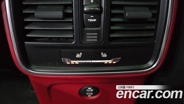 Porsche Macan 2022 — Photo 12/20